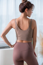 Load image into Gallery viewer, V-Waist Pocket Leggings in Red Bean
