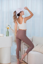 Load image into Gallery viewer, V-Waist Pocket Leggings in Red Bean
